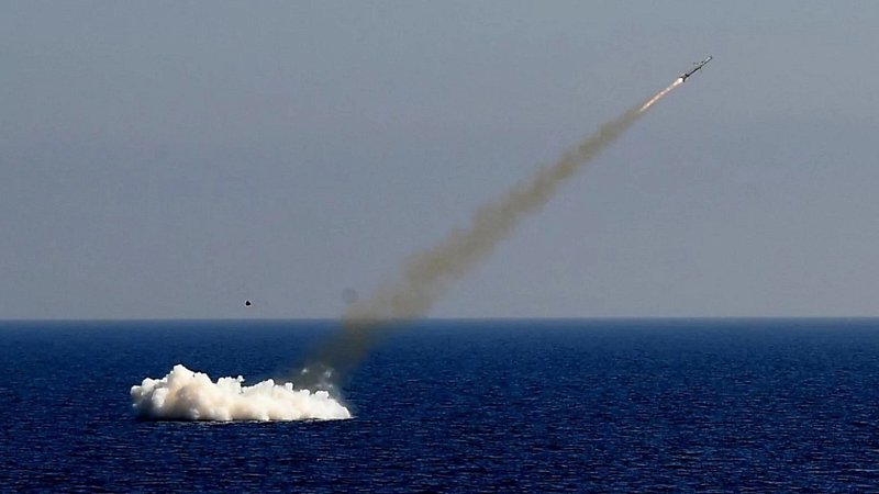 Запуск противокорабельной ракеты ATMACA из подводного положения, Турция